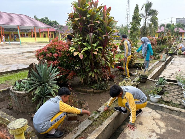 Gerakan Madrasah Asri di MTsN 1 Tebo