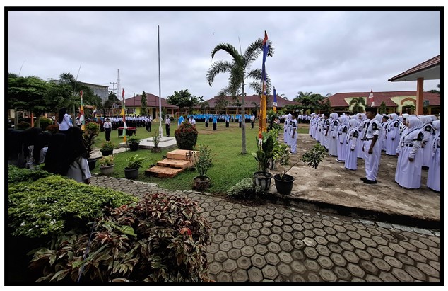 UPACARA BENDERA PERDANA SEMESTER GENAP DI MTs N 1 TEBO: DISIPLIN DAN CINTA TANAH AIR