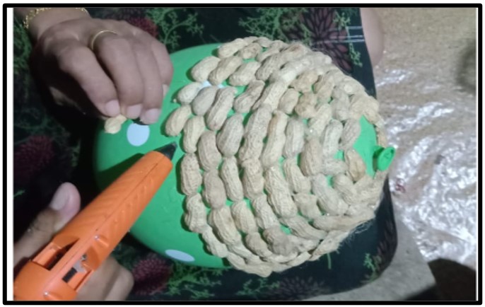 Kreativitas Tanpa Batas: Siswa Kelas VII.B MTsN 1 Tebo Sulap Ruang Kelas Jadi Bengkel Seni Lampion