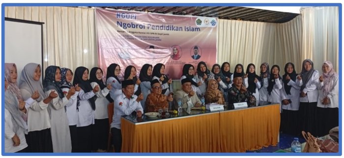 11 GURU MTsN 1 TEBO IKUTI SOSIALISASI KURIKULUM BERBASIS CINTA