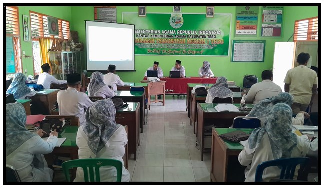 RAPAT PEMBAGIAN TUGAS GURU MTs N 1 TEBO
