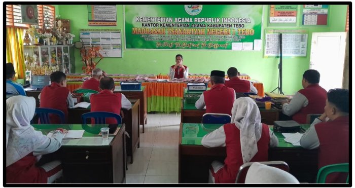 Pemantapan Akhir PKKM: Kepala MTsN 1 Tebo Pimpin Rapat Konsolidasi Seluruh Majelis Guru dan Karyawan Pemantapan Akhir PKKM: Kepala MTsN 1 Tebo Pimpin Rapat Konsolidasi Seluruh Majelis Guru dan Karyawan
