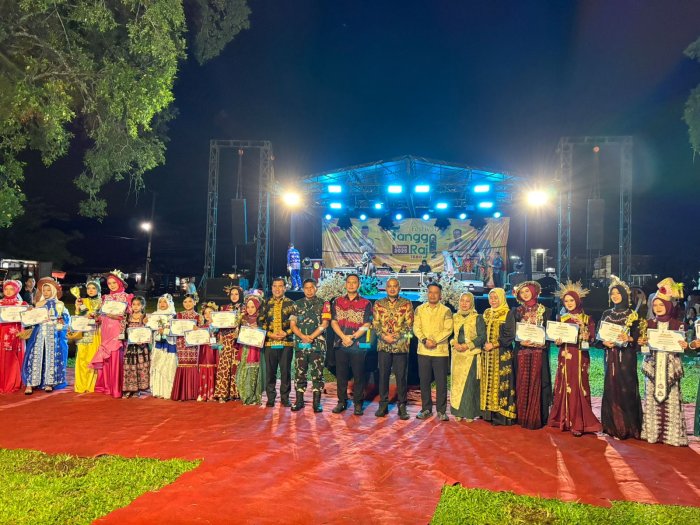 Enam Siswa MTsN 1 Tebo Raih Penghargaan di Festival Batik