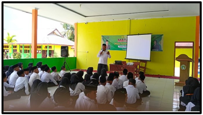 Guru MTsN 1 Tebo Jadi Pemateri dalam Kegiatan MATAMUDA di Aula Madrasah