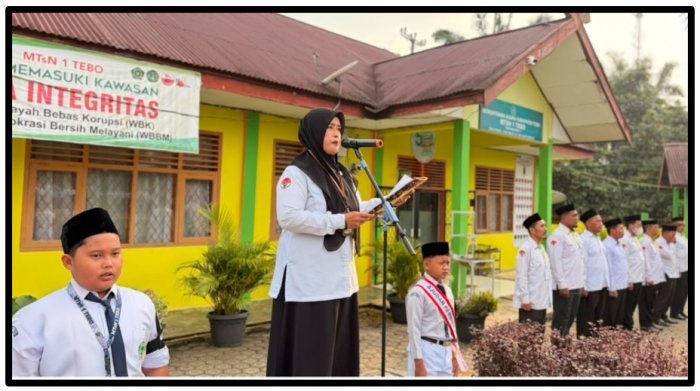 Upacara Perdana Semester Ganjil 2026/2027, Kepala MTsN 1 Tebo Tekankan Pentingnya Budaya 5S