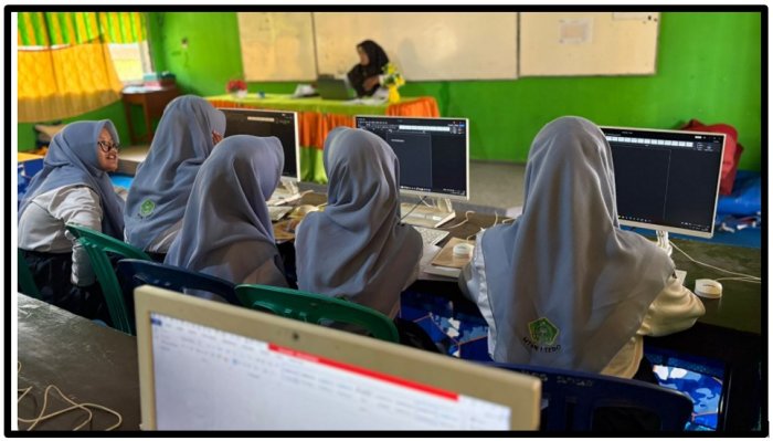 Optimalkan Fasilitas Laboratorium, Siswa MTsN 1 Tebo Antusias Dalami Literasi Digital