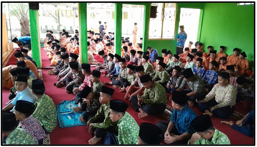 SHOLAT DHUHA JADI RUTINITAS PAGI DI MTSN 1 TEBO
