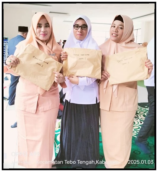 TRI DESI UMRAH, KAUR TU MTs N 1 TEBO, SABET JUARA TENIS MEJA HAB Ke-79 