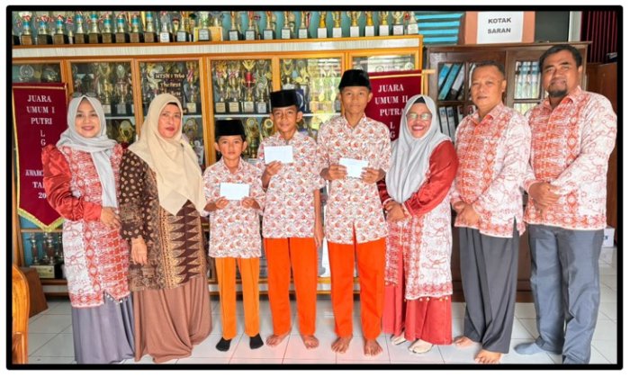Wujud Kepedulian, Baznas Kabupaten Tebo Salurkan Bantuan untuk Siswa MTsN 1 Tebo Wujud Kepedulian, Baznas Kabupaten Tebo Salurkan Bantuan untuk Siswa MTsN 1 Tebo