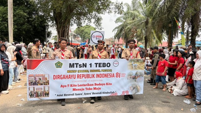 MTsN 1 Tebo Mengikuti Pawai Budaya di Kecamatan Tebo Tengah