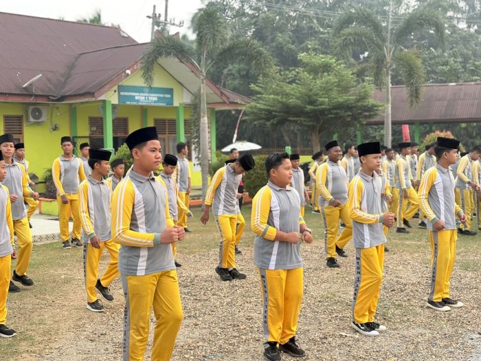 Jaga Kebugaran jasmani MTsN 1 Tebo Adakan Senam Pagi Bersama Siswa dan Guru Jaga Kebugaran jasmani MTsN 1 Tebo Adakan Senam Pagi Bersama Siswa dan Guru