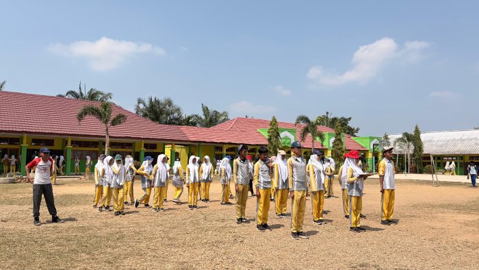 Tim Paskibra MTsN 1 Tebo Aktif Latihan Rutin Tim Paskibra MTsN 1 Tebo Aktif Latihan Rutin