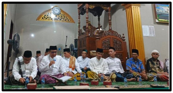 Guru MTsN 1 Tebo Lantunkan Ayat Suci Al-Quran dalam Safari Ramadhan Kanwil Kemenag Jambi di Masjid Alfalah