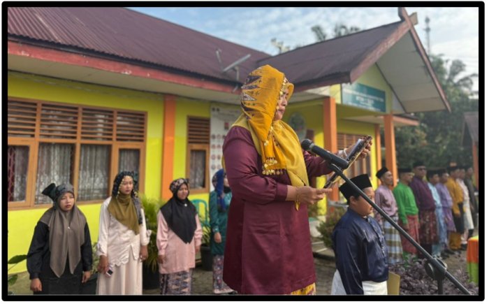 Peringati HUT ke-69 Provinsi Jambi, MTsN 1 Tebo Gelar Upacara Khidmat di Lapangan Hijau