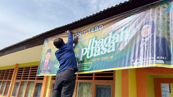 MTsN 1 Tebo  Syiar Ramadhan Melalui Media Cetak Ucapan Marhaban Ya Ramadhan