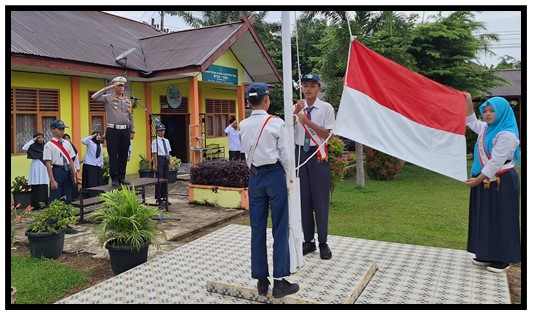 KASAT LANTAS POLRES TEBO, DALAM RANGKA BEYOUNT TRUSH AJAK SISWA MTs N 1 TEBO TAATI ATURAN LALULINTAS