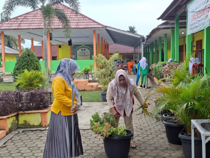 Semangat Gotong Royong Murid MTsN 1 Tebo , Wujudkan Budaya Kerja Sama dalam Membangun Zona Integritas Semangat Gotong Royong Murid MTsN 1 Tebo , Wujudkan Budaya Kerja Sama dalam Membangun Zona Integritas