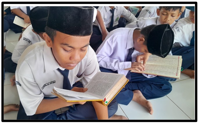Perkuat Karakter Religius, Siswa MTsN 1 Tebo Gelar Tadarus Bersama di Aula Madrasah