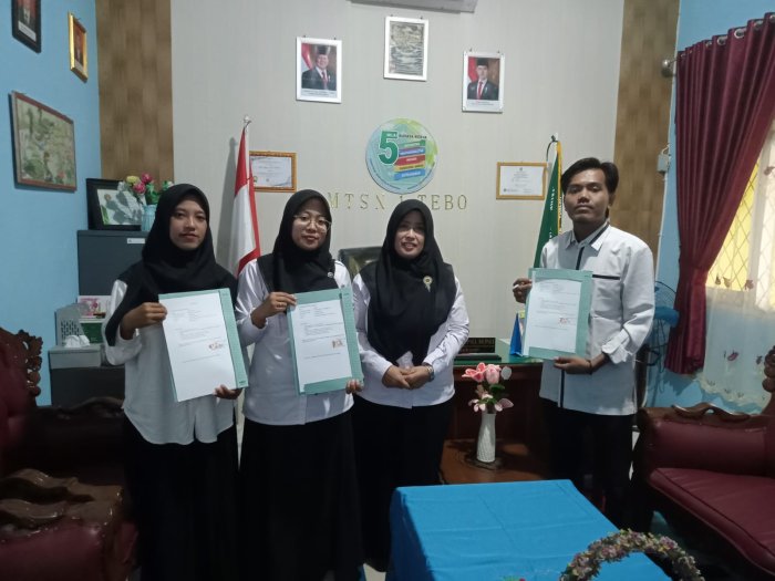 Kepala MTsN 1 Tebo Evaluasi Kinerja Guru dan Tenaga Kependidikan