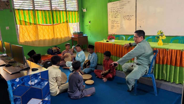 MTsN 1 Tebo Kembangkan Ekstrakurikuler Kompangan