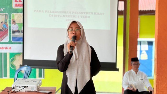 Guru MTsN 1 Tebo Tunjukkan Kepiawaiannya Memandu Acara