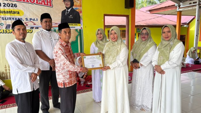 MTsN 1 Tebo Apresiasi Pengabdian Guru Purna Tugas, M Ali Arwan*