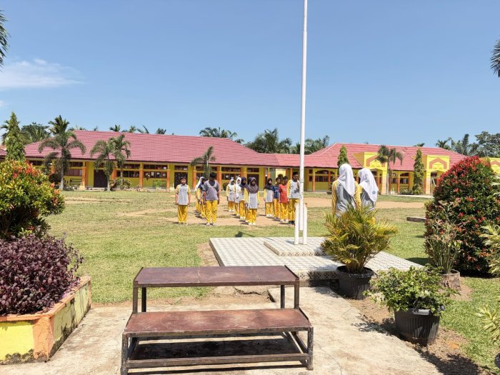 Latihan Perdana Upacara Bendera Kelas 7A Berjalan Sukses