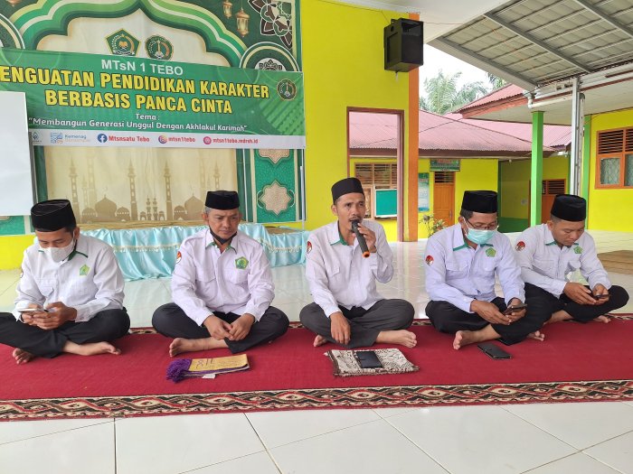 MTsN 1 Tebo Gelar Salat Dhuha dan Siraman Rohani
