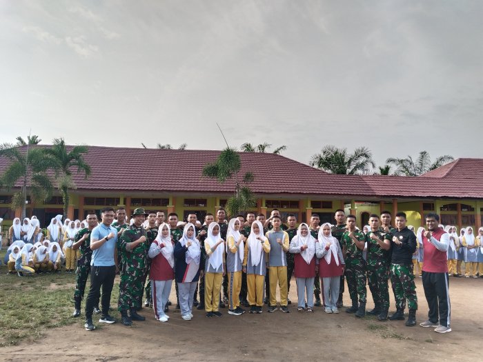 Jalin Sinergitas Brigif 035 Siginjaj TNI Kunjungi MTsN 1 Tebo  