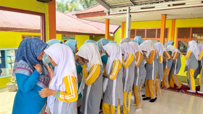 Guru dan Staf TU MTsN 1 Tebo Gelar Tradisi Menjelang Ramadan