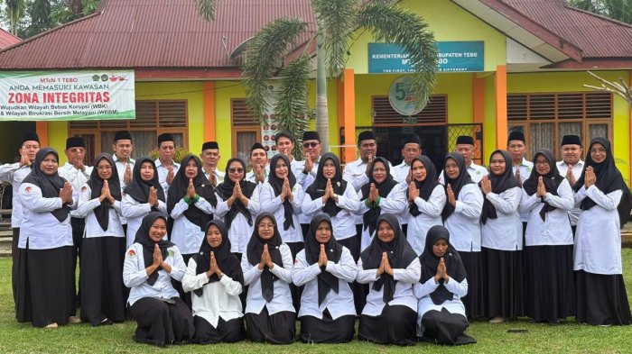 MTsN 1 Tebo Adakan Halal bihalal Setelah Upacara Bendera