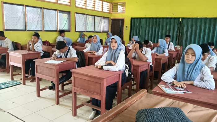 MTsN 1 Tebo Rutin Awali Pembelajaran dengan Pembacaan Al-Quran dan Shalawat dan Doa MTsN 1 Tebo Rutin Awali Pembelajaran dengan Pembacaan Al-Quran dan Shalawat dan Doa
