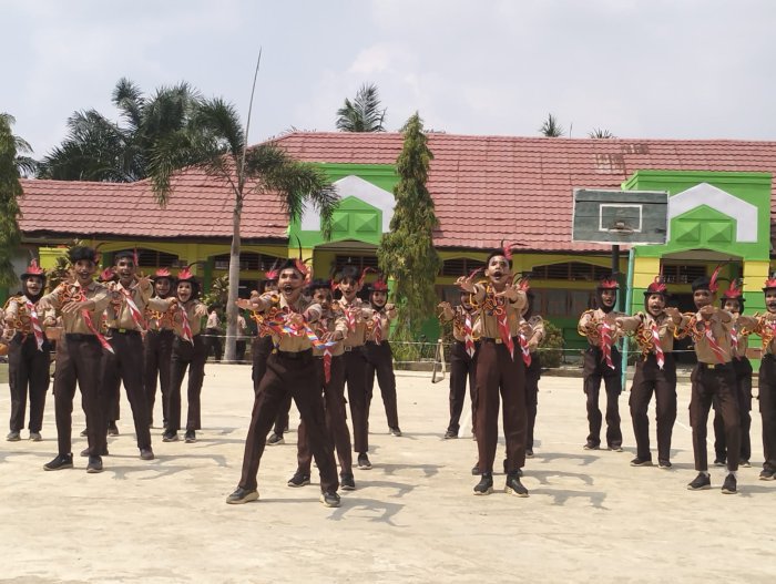 MTsN 1 Tebo Adakan Lomba Yel-Yel Peringati HUT Pramuka dan HUT RI MTsN 1 Tebo Adakan Lomba Yel-Yel Peringati HUT Pramuka dan HUT RI