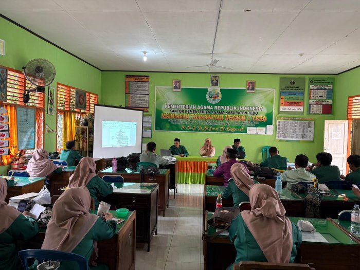 MTsN 1 Tebo Gelar Rapat  Kerja Awal Semester Genap