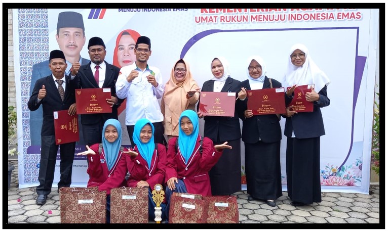 TUJUH GURU DAN PEGAWAI MTS N 1 TEBO MENDAPAT PENGHARGAAN SATYA LENCANA TUJUH GURU DAN PEGAWAI MTS N 1 TEBO MENDAPAT PENGHARGAAN SATYA LENCANA