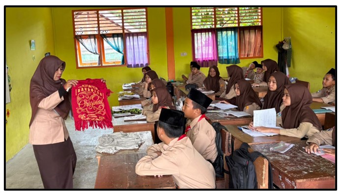 Matangkan Teori dengan Aksi: Siswa MTsN 1 Tebo Praktik Seni Budaya Bersama Irma Suryani, S.Pd.I
