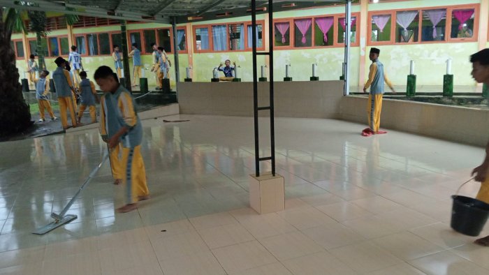 MTsN 1 Tebo Gelar Kerja Bakti Sabtu Sehat wujud cinta Alam
