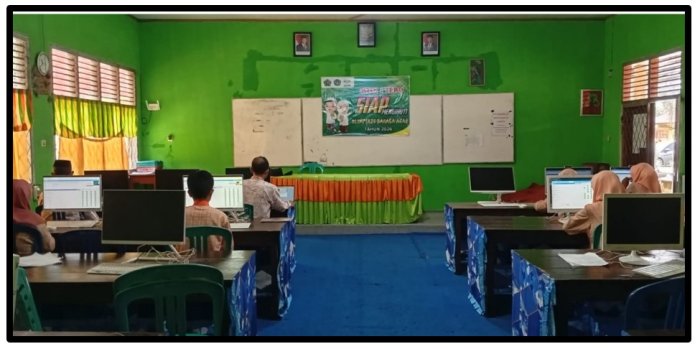 Asah Kemampuan Bahasa, Siswa MTsN 1 Tebo Ikuti Simulasi OBA 9 di Laboratorium Komputer