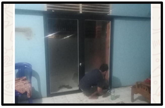 Wujudkan Layanan Prima, MTsN 1 Tebo Renovasi Gedung PTSP dengan Pemasangan Pintu Kaca Wujudkan Layanan Prima, MTsN 1 Tebo Renovasi Gedung PTSP dengan Pemasangan Pintu Kaca